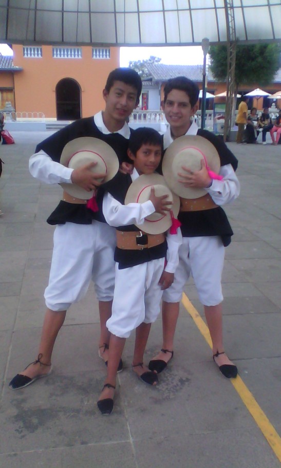 Young hombres of the Loja province, ready to dance. 